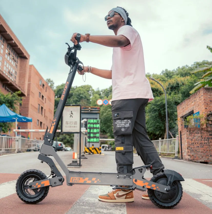 Vente en gros B2B de trottinettes électriques Kukirin G2, 45 km/h, autonomie de 55 km, puissance de 800 W, pour adultes.