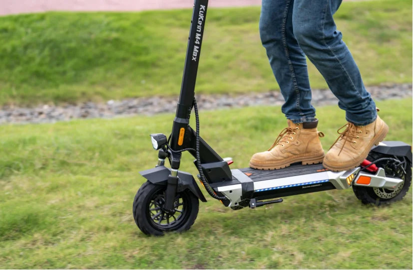Trottinette électrique haut de gamme Kukirin M4 MAX (nouveau modèle 2025) pour adultes, deux roues, avec moteur sans balais et batterie au lithium, charge maximale 150 kg