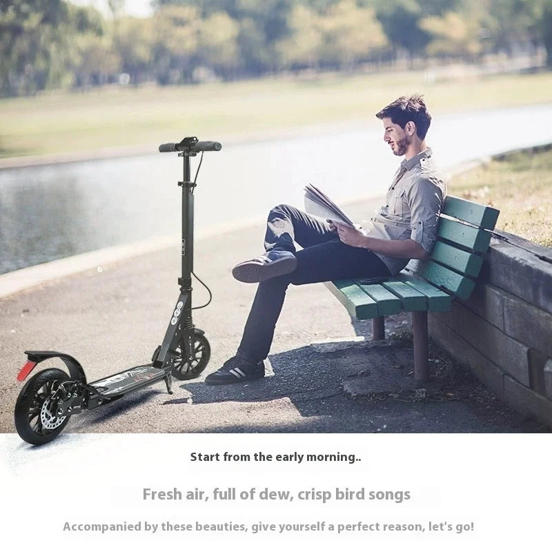 Trottinette adulte DomeRide pliable de haute qualité avec roues en PU, jantes en alliage d'aluminium, amortisseurs et selle réglable en hauteur. Frein à disque.
