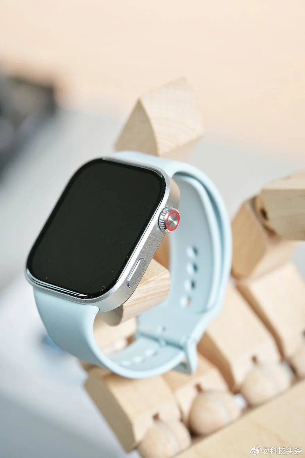 Redmi Watch 6 2026 – Écran AMOLED 2,07 pouces, étanchéité 5 ATM, NFC, batterie 550 mAh et Bluetooth intégré