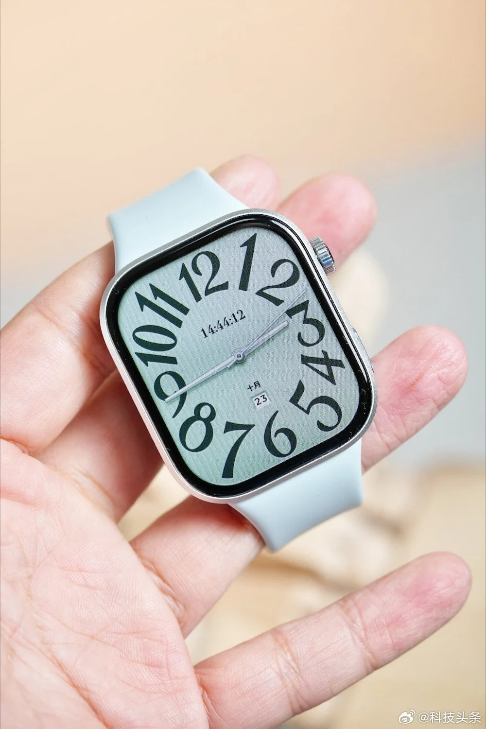 Redmi Watch 6 2026 – Écran AMOLED 2,07 pouces, étanchéité 5 ATM, NFC, batterie 550 mAh et Bluetooth intégré
