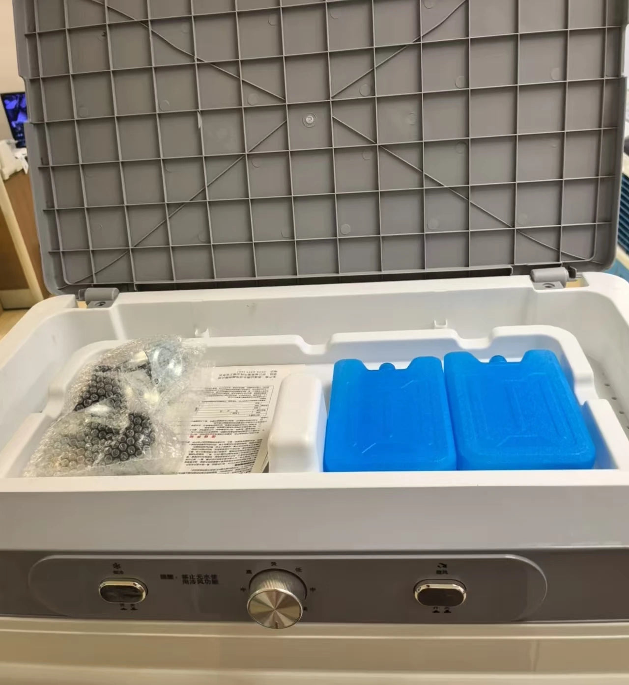 Climatiseur portable d'intérieur avec réservoir d'eau de 50 L, mobile et autoportant, idéal pour la maison, le bureau ou les petites pièces.