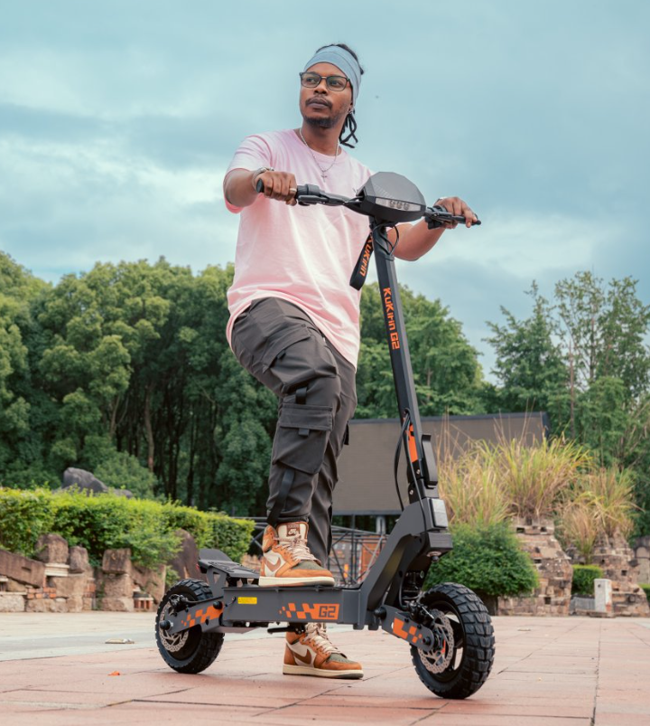 Vente en gros B2B de trottinettes électriques Kukirin G2, 45 km/h, autonomie de 55 km, puissance de 800 W, pour adultes.
