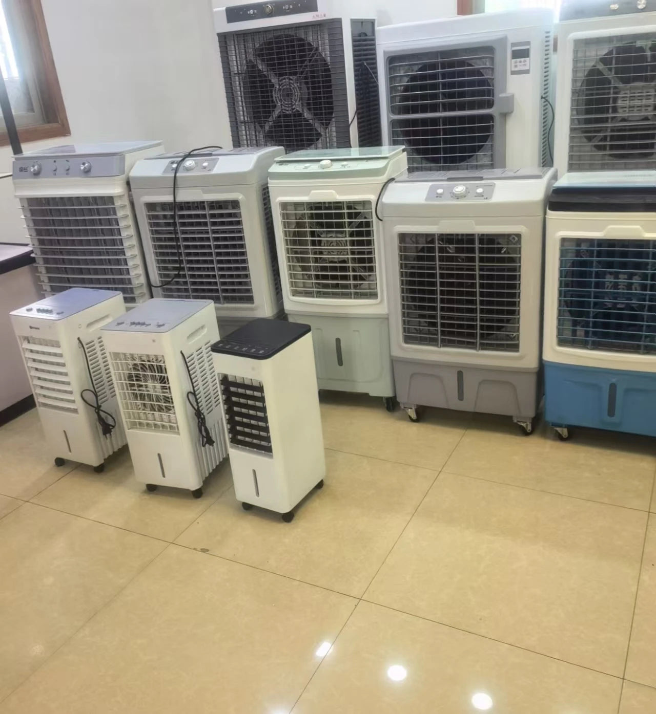 Climatiseur portable d'intérieur avec réservoir d'eau de 50 L, mobile et autoportant, idéal pour la maison, le bureau ou les petites pièces.